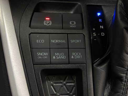 Used 2021 Toyota RAV4 XLE Premium AWD/4WD image 33