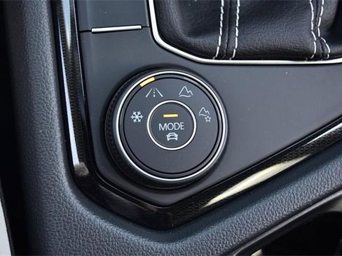 New 2025 Volkswagen Taos SE image 17