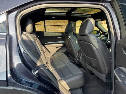 Used 2022 Cadillac XT4 Premium Luxury w/ Enhanced Visibility Package image 10