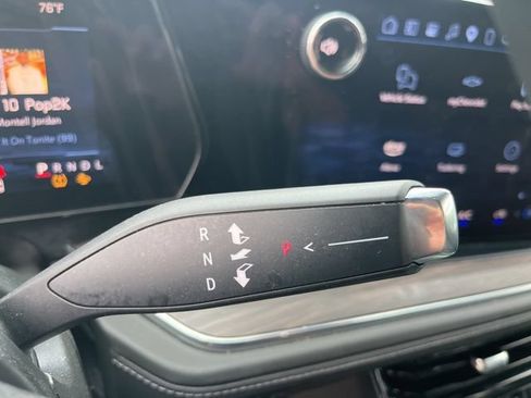 Used 2025 Chevrolet Suburban Z71 AWD/4WD image 24
