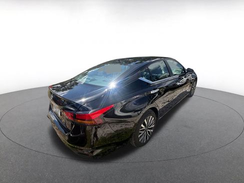 Used 2025 Nissan Altima 2.5 SV image 8