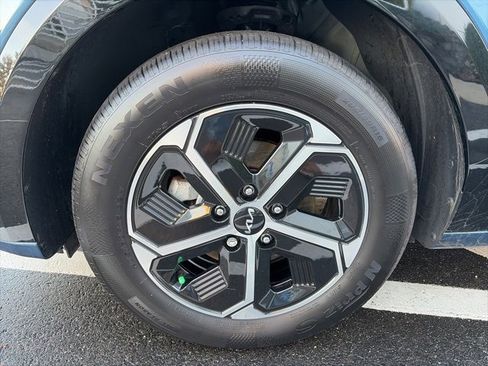 Used 2023 Kia Niro SX image 12