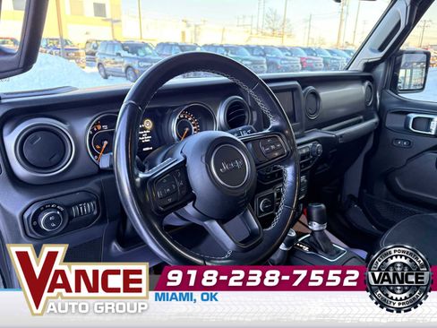 Used 2021 Jeep Gladiator Sport image 12