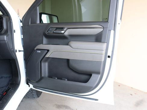 Used 2023 Chevrolet Silverado 1500 ZR2 w/ Technology Package image 41