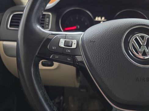 Used 2016 Volkswagen Jetta SE FWD image 19