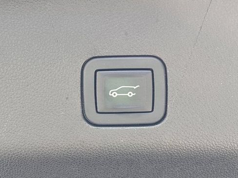 Used 2022 GMC Yukon Denali AWD/4WD image 9