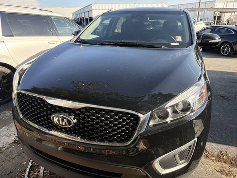 Used 2017 Kia Sorento FWD w/ LX Convenience Package image 3