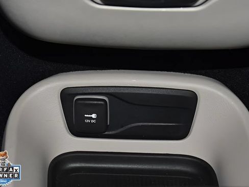 Certified 2024 Chrysler Pacifica Touring-L FWD image 18