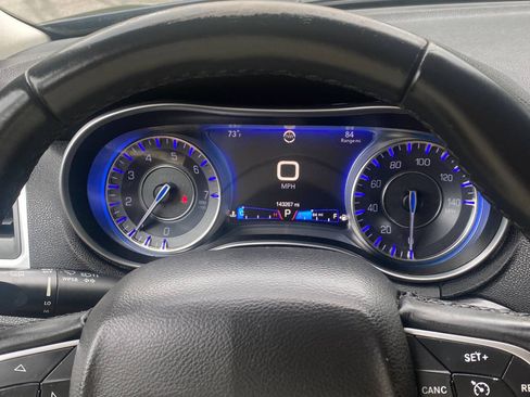 Used 2016 Chrysler 300 Limited RWD image 25