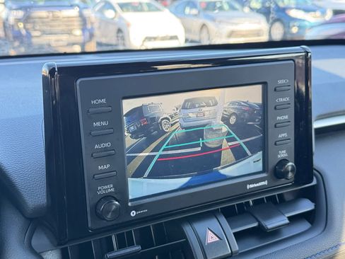 Used 2022 Toyota RAV4 SE image 24