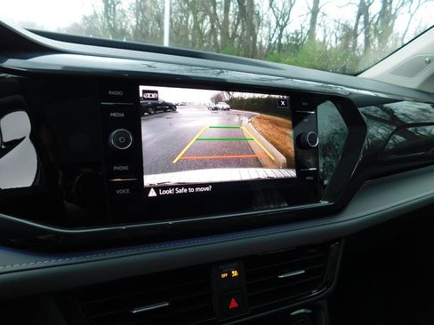 Used 2024 Volkswagen Taos SEL image 11