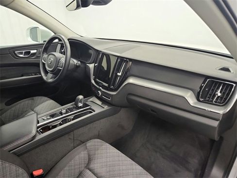 Used 2023 Volvo XC60 B5 Core image 32