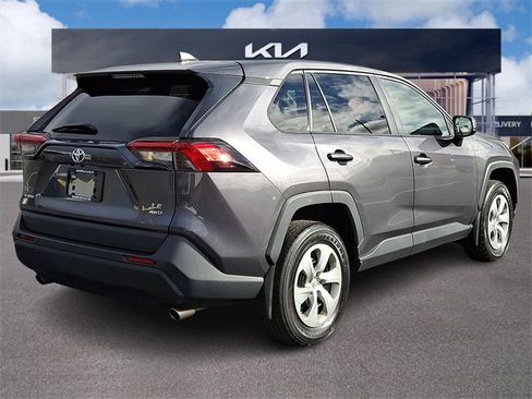 Used 2022 Toyota RAV4 LE image 7