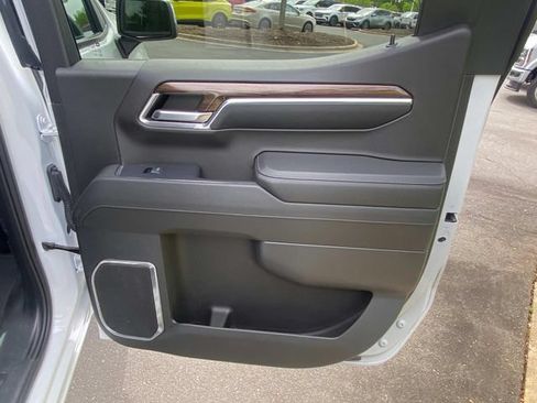 Used 2023 Chevrolet Silverado 1500 LT AWD/4WD image 33