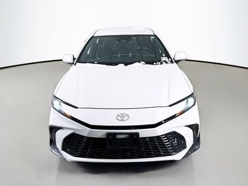 Used 2025 Toyota Camry SE image 2