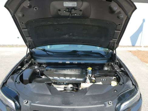 Used 2019 Jeep Cherokee Limited FWD image 34