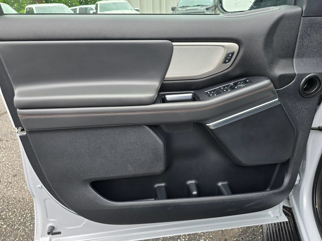 Used 2025 Ford Expedition Max Active RWD image 9