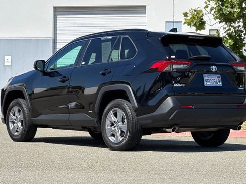 Used 2023 Toyota RAV4 LE AWD/4WD image 6