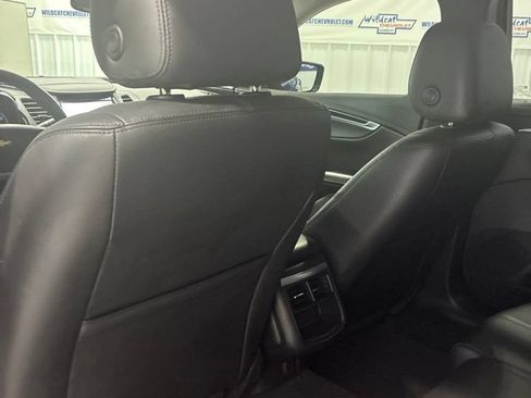 Used 2019 Chevrolet Impala LT FWD image 24