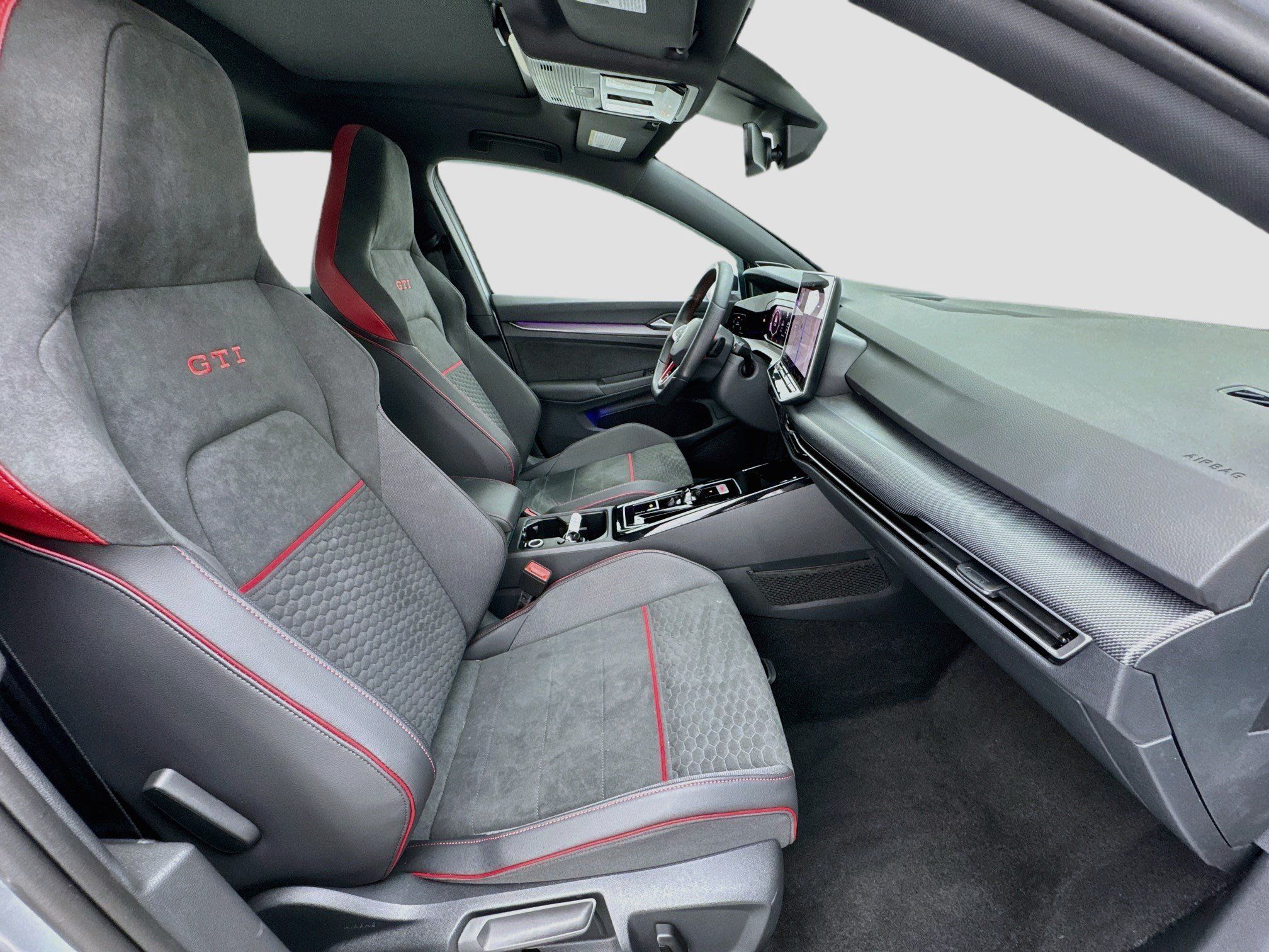 Used 2025 Volkswagen GTI SE FWD image 20