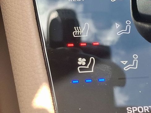 Used 2025 Porsche Macan image 22