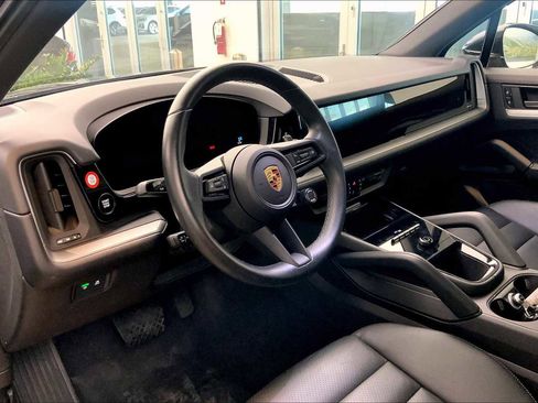 Used 2024 Porsche Cayenne image 48