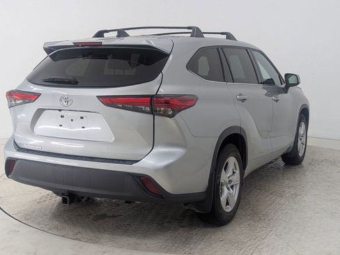 Used 2022 Toyota Highlander L image 9