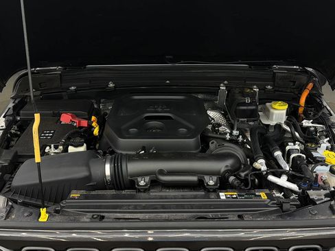 Used 2024 Jeep Wrangler Unlimited w/ Convenience Group AWD/4WD image 19