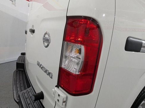 Used 2021 Nissan NV 2500 S image 40