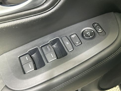 Used 2023 Honda HR-V LX image 16