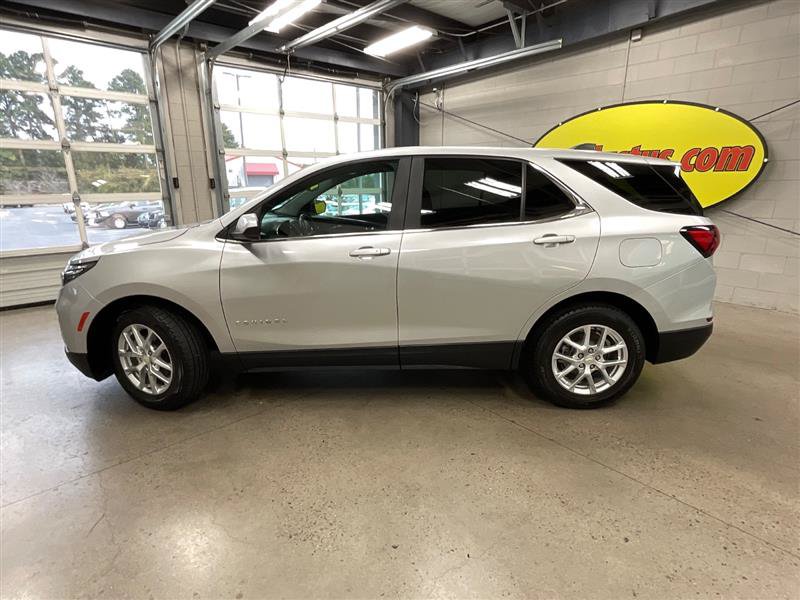 Used 2022 Chevrolet Equinox LT w/ Driver Convenience Package FWD image 2