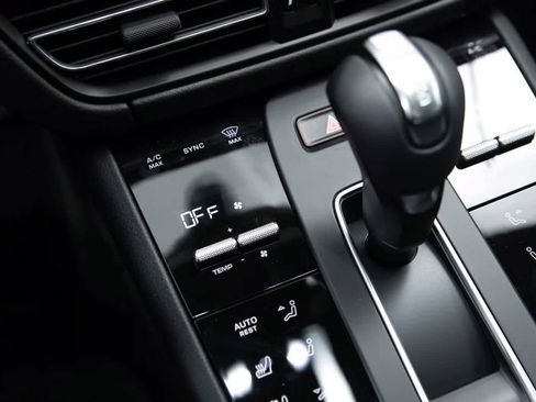 Certified 2026 Porsche Macan AWD/4WD image 29