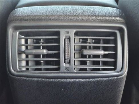 Used 2021 Nissan Rogue Sport SL w/ Premium Package FWD image 17
