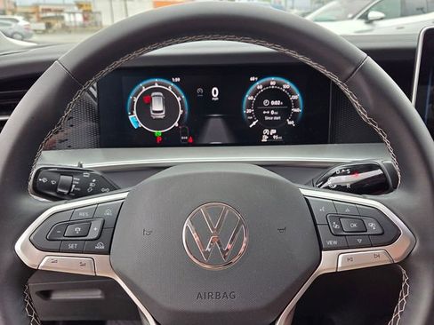 Used 2025 Volkswagen Tiguan SE image 24