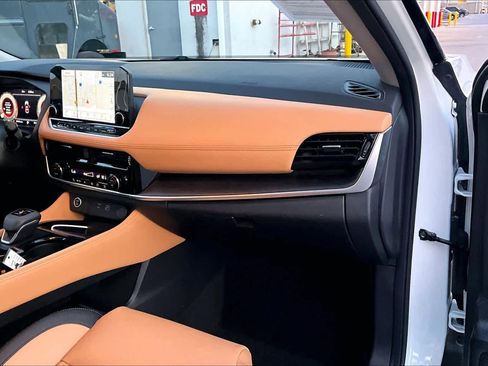 Certified 2023 Nissan Rogue Platinum image 18