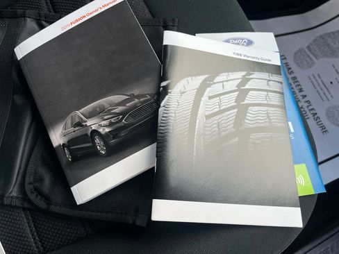 Used 2019 Ford Fusion SE image 32