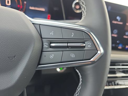 New 2026 Chevrolet Traverse LT w/ Sun and Wheel Package FWD image 21