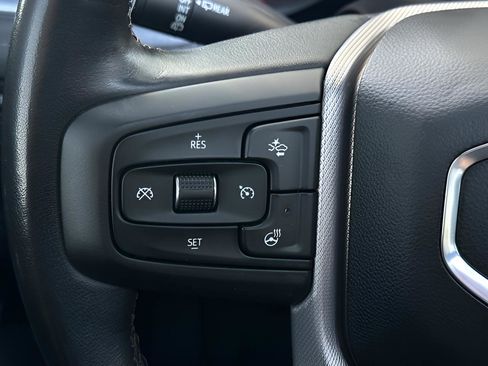 Used 2022 GMC Yukon XL Denali image 13