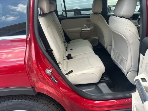 New 2025 Mercedes-Benz GLB 250 4MATIC image 18