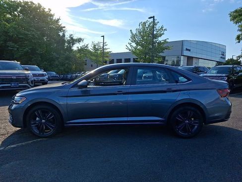 Certified 2023 Volkswagen Jetta SE w/ Panoramic Sunroof Package FWD image 6