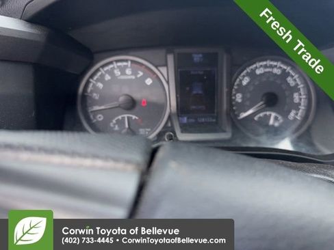 Used 2016 Toyota Tacoma TRD Sport AWD/4WD image 14