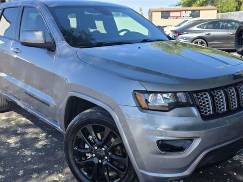 Used 2018 Jeep Grand Cherokee Altitude AWD/4WD image 2