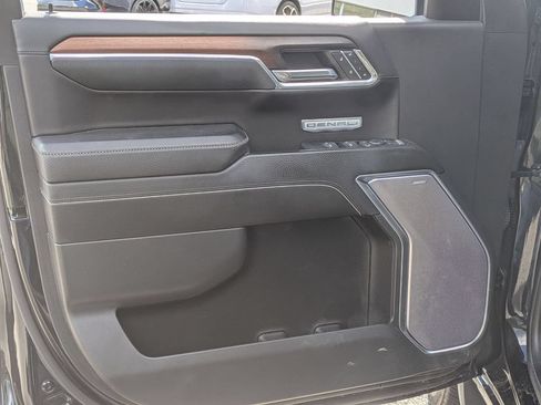 Used 2024 GMC Sierra 1500 Denali w/ Technology Package AWD/4WD image 8