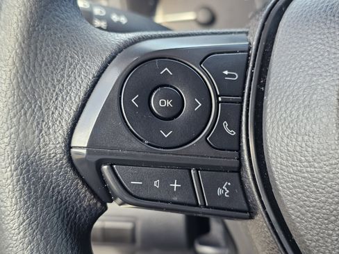 Used 2025 Toyota Corolla LE image 19