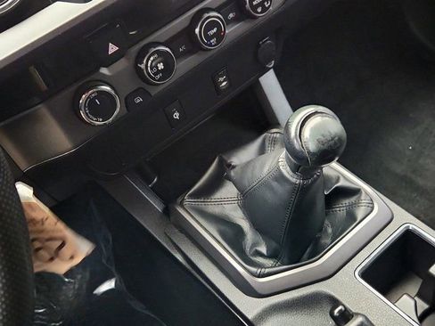 Used 2016 Toyota Tacoma TRD Sport w/ Towing Package image 16