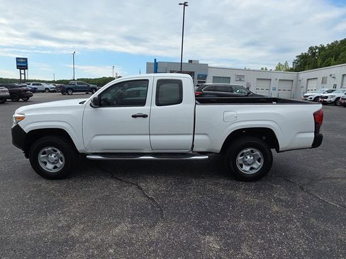 Used 2018 Toyota Tacoma SR AWD/4WD image 5