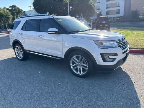 Used 2016 Ford Explorer Limited w/ Equipment Group 301A FWD image 7