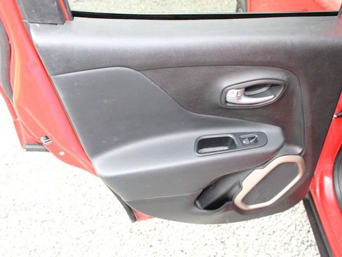Used 2017 Jeep Renegade Limited AWD/4WD image 22