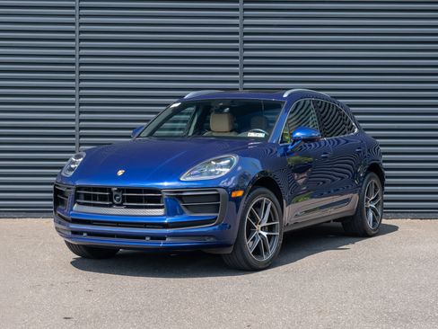 Certified 2024 Porsche Macan AWD/4WD image 1