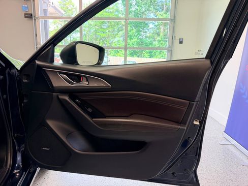 Used 2018 MAZDA MAZDA3 Grand Touring w/ Premium Equipment Package FWD image 21
